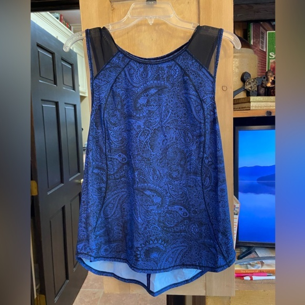 Lululemon tank top.